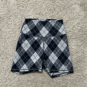 Women’s ALO YOGA Vapor High Waisted Argyle 4 in Shorts- size extra small